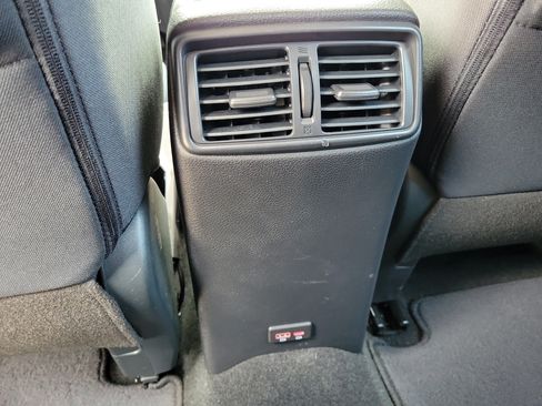 Used 2020 Nissan Rogue S FWD image 12