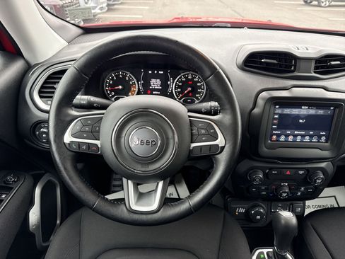 Used 2020 Jeep Renegade Latitude w/ Cold Weather Group image 16