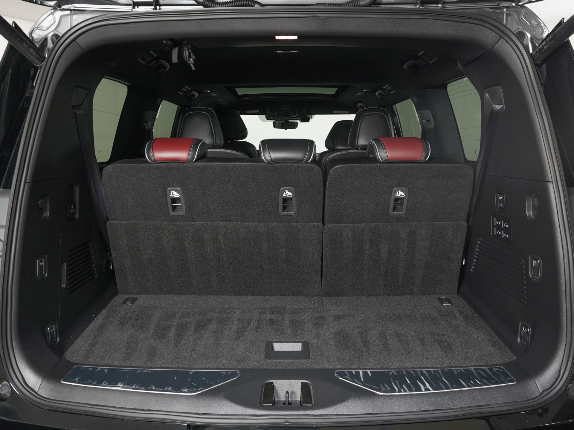Used 2025 INFINITI QX80 Autograph AWD/4WD image 11