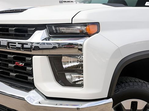 Used 2022 Chevrolet Silverado 2500 LT w/ Convenience Package image 3