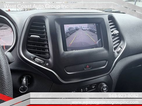 Used 2019 Jeep Cherokee Latitude w/ Popular Appearance Group image 12