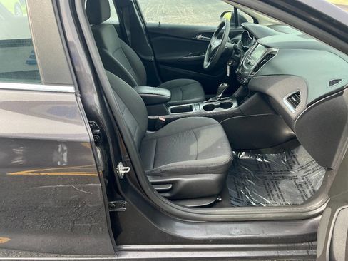 Used 2017 Chevrolet Cruze LT image 24