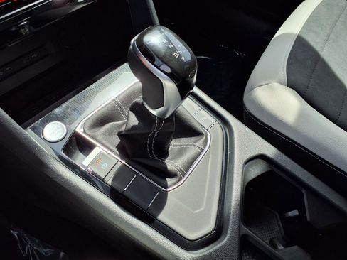 New 2026 Volkswagen Taos SE image 18