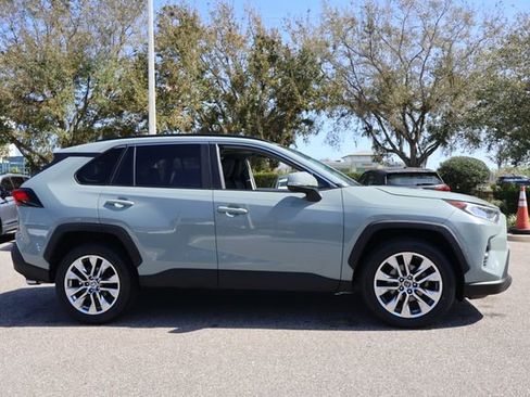 Used 2020 Toyota RAV4 XLE Premium image 10