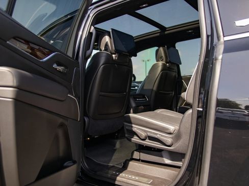 Used 2021 Cadillac Escalade ESV Premium Luxury w/ Driver Assist Tech Package AWD/4WD image 29