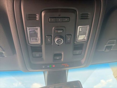 Used 2022 Chevrolet Tahoe Z71 w/ Luxury Package image 20