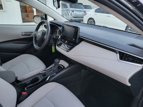 Used 2022 Toyota Corolla LE FWD image 25