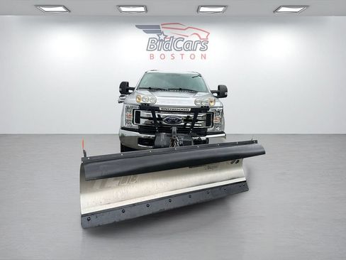 Used 2019 Ford F250 XLT w/ Snow Plow Prep Package AWD/4WD image 2