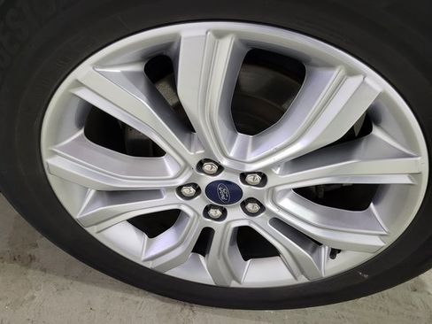 Used 2021 Ford Edge Titanium image 31