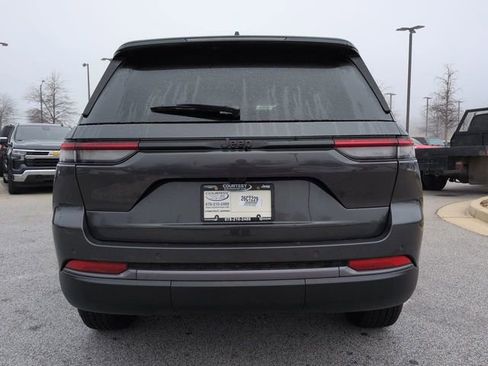 New 2026 Jeep Grand Cherokee Altitude RWD image 5