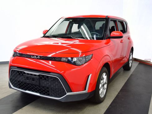 Used 2025 Kia Soul LX w/ LX Technology Package image 4