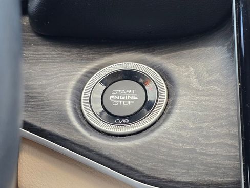 Used 2022 Jeep Grand Cherokee L Limited w/ Black Appearance Package image 21