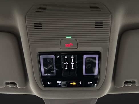 Used 2025 Volkswagen Atlas Peak Edition SE AWD/4WD image 35
