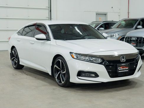 Used 2018 Honda Accord Sport image 11