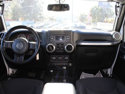 Used 2018 Jeep Wrangler Unlimited Sahara w/ Connectivity Group image 25