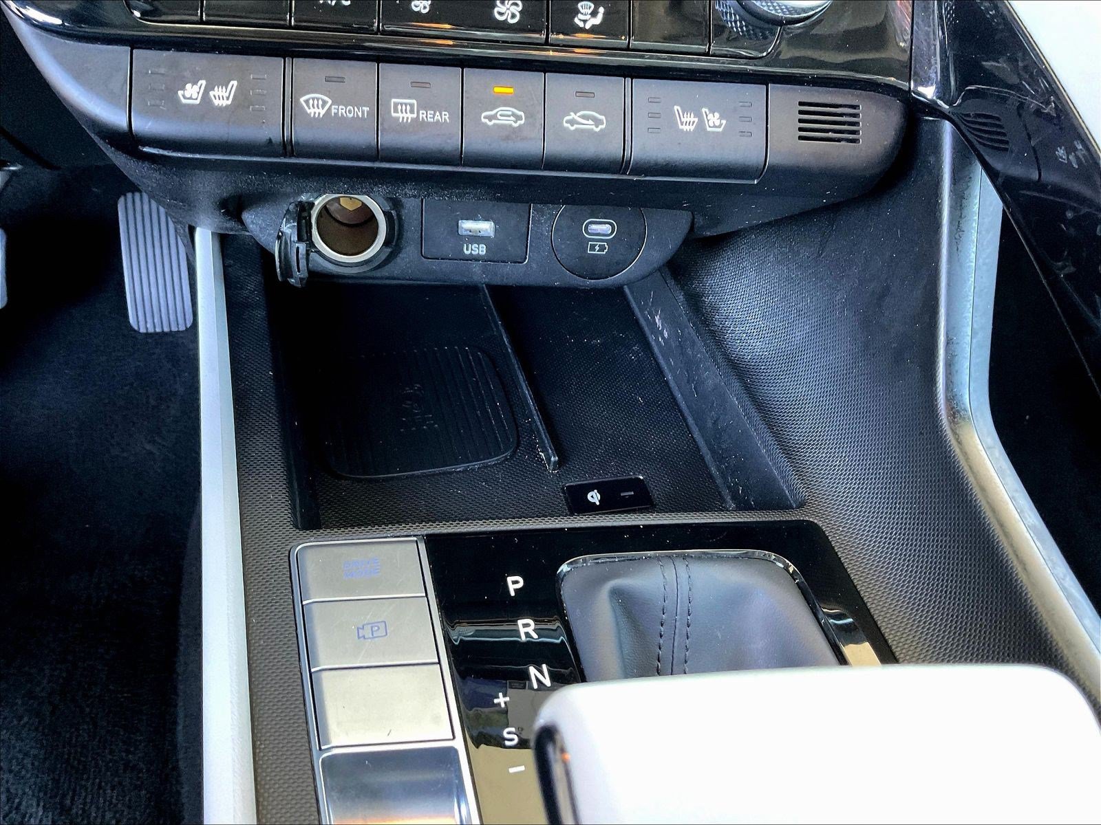 Used 2025 Hyundai Elantra Limited FWD image 15