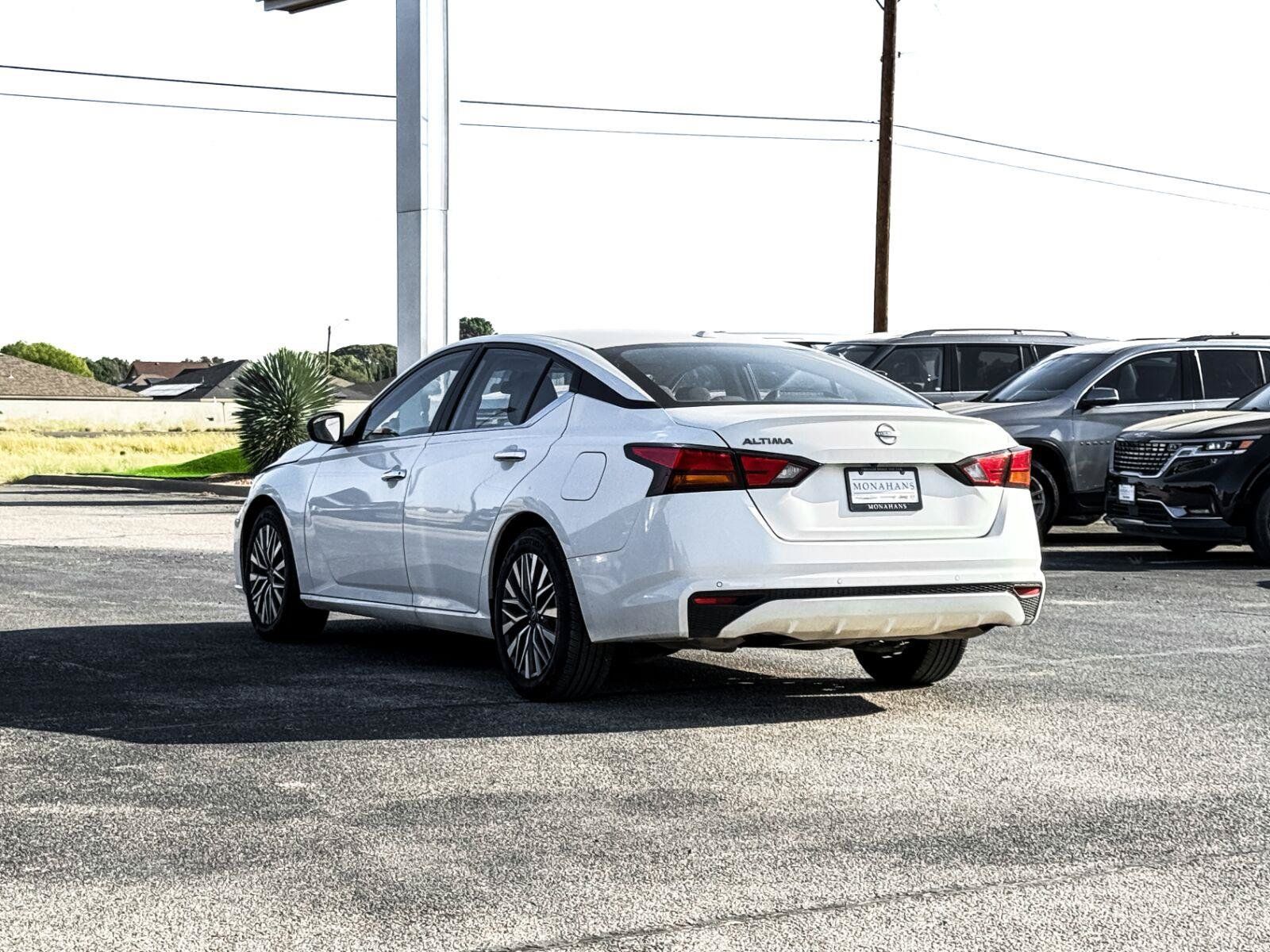 Used 2025 Nissan Altima 2.5 SV FWD image 12