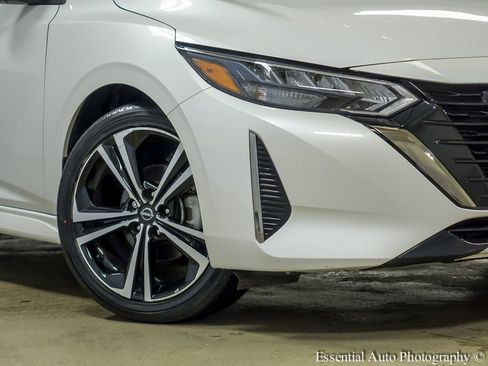 Used 2024 Nissan Sentra SR w/ SR Premium Package image 4