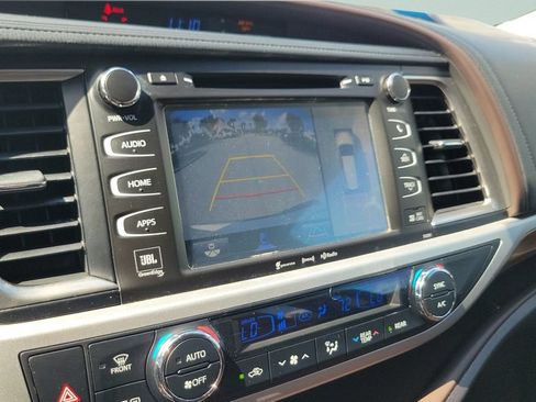 Used 2019 Toyota Highlander Limited Platinum AWD/4WD image 18