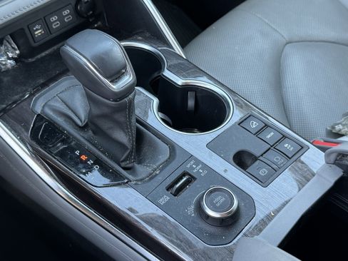 Used 2023 Toyota Highlander Limited image 11