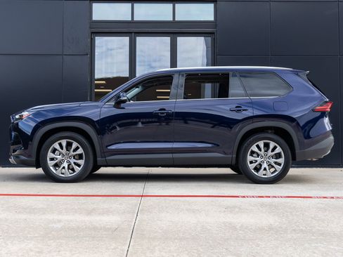 Used 2025 Toyota Grand Highlander AWD image 9