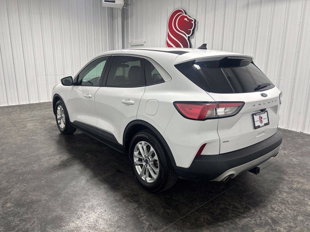 Used 2021 Ford Escape SE FWD image 2