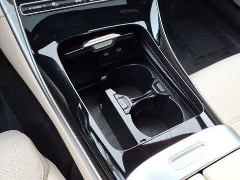 Used 2025 Mercedes-Benz C 300 4MATIC Sedan image 7