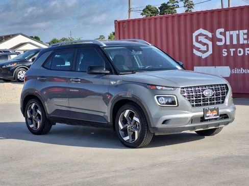 Used 2023 Hyundai Venue Limited FWD image 8