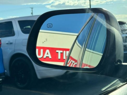 Used 2018 Toyota Sienna SE Premium image 18