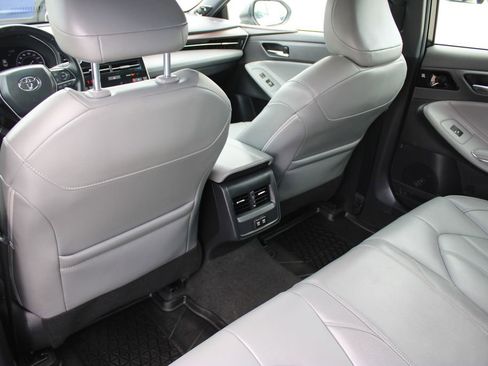 Used 2020 Toyota Avalon XLE w/ Moonroof Package FWD image 27