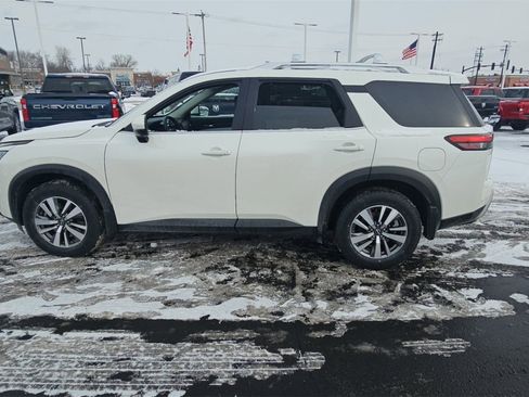 Used 2023 Nissan Pathfinder SL image 6