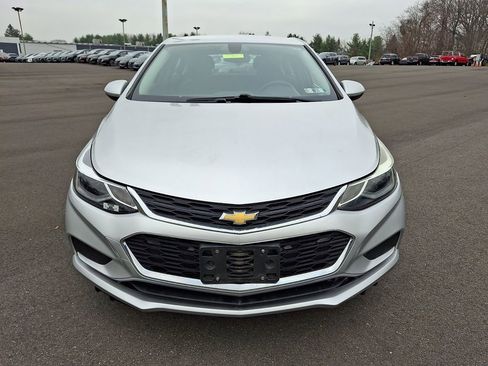 Used 2017 Chevrolet Cruze LT w/ Convenience Package image 2
