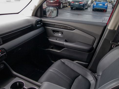 Used 2025 Honda Pilot Elite image 14