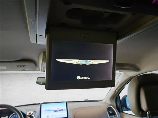 Used 2015 Chrysler Town & Country Touring-L w/ Driver Convenience Group FWD image 16