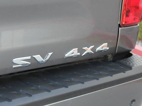 Used 2022 Nissan Titan SV AWD/4WD image 10
