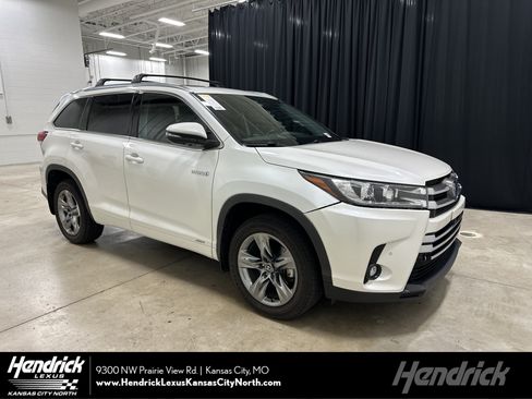Used 2019 Toyota Highlander Limited Platinum AWD/4WD image 1
