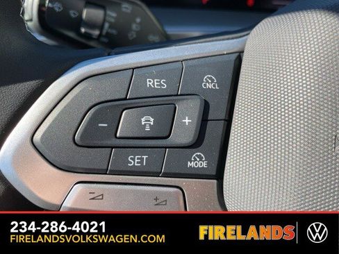 New 2025 Volkswagen Tiguan SE image 29