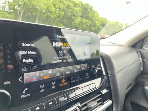 Used 2024 Nissan Pathfinder SL FWD image 13