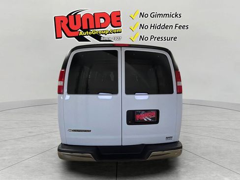 Used 2018 Chevrolet Express 3500 LT w/ LT Preferred Equipment Group RWD image 4