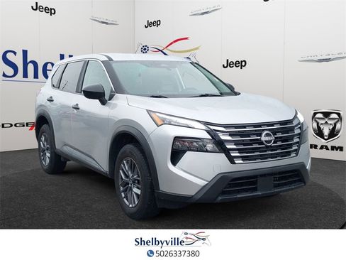 Used 2025 Nissan Rogue S image 5