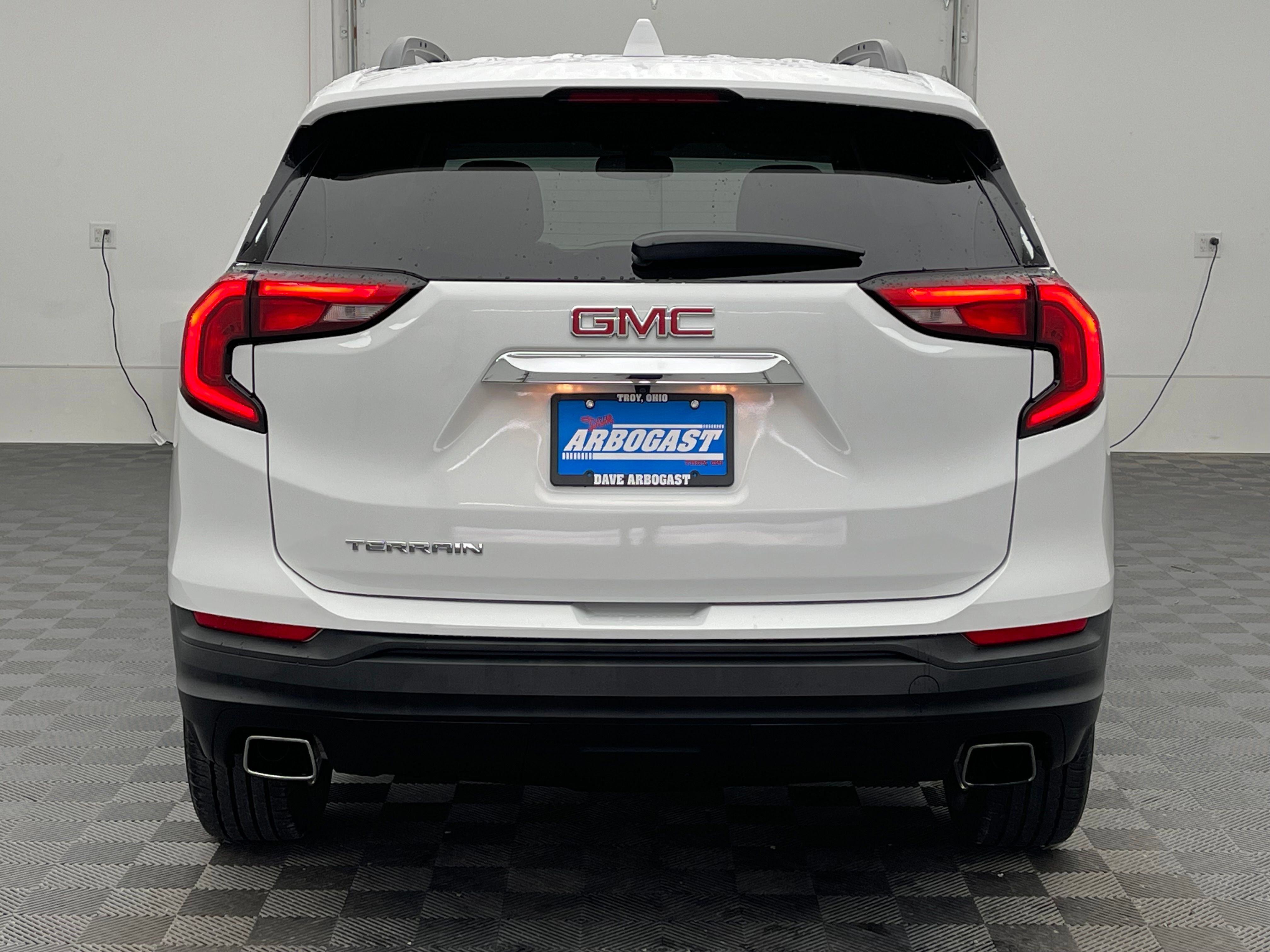 Used 2018 GMC Terrain SLE w/ Driver Convenience Package FWD image 8