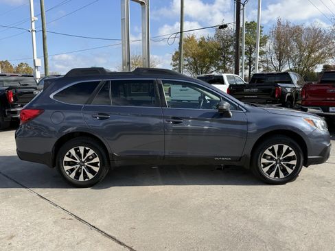 Used 2017 Subaru Outback 2.5i Limited image 3