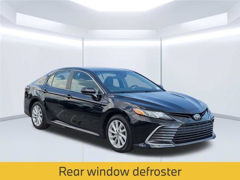 Used 2021 Toyota Camry LE FWD image 9