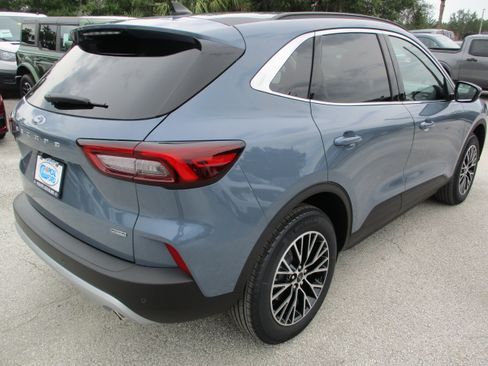 New 2025 Ford Escape Plug-in Hybrid image 7