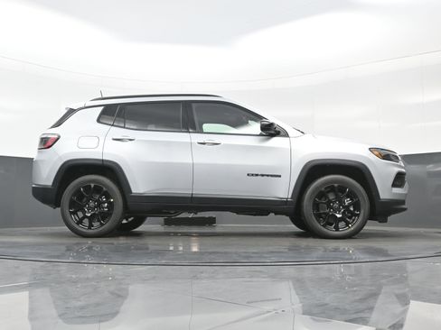 New 2026 Jeep Compass Latitude AWD/4WD image 19