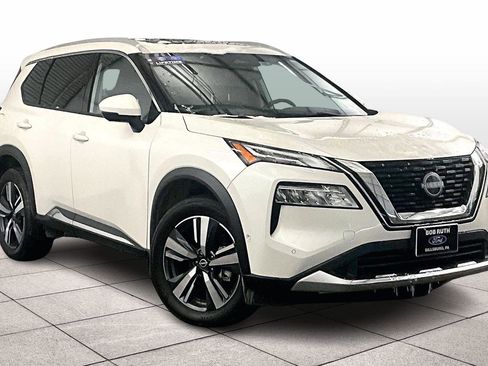 Used 2023 Nissan Rogue Platinum image 2