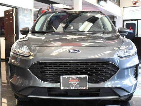 Used 2022 Ford Escape SE w/ Convenience Package AWD/4WD image 2