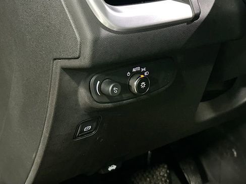 Used 2020 GMC Terrain SLE w/ Elevation Edition image 11