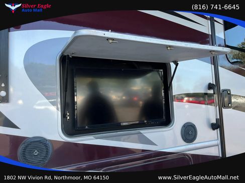Used 2016 Ford F550 2WD Regular Cab Super Duty image 13