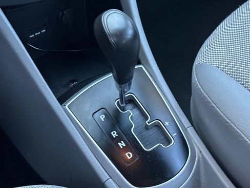 Used 2012 Hyundai Accent GS FWD image 19
